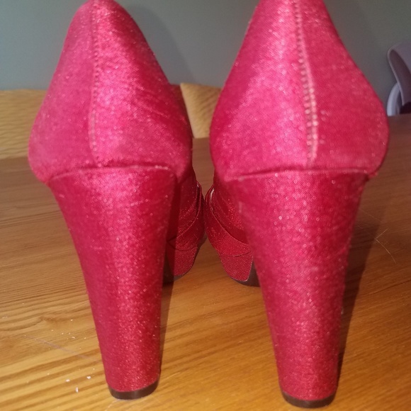 Vintage Inspired Red Fabric Platform Heels - Picture 2 of 4